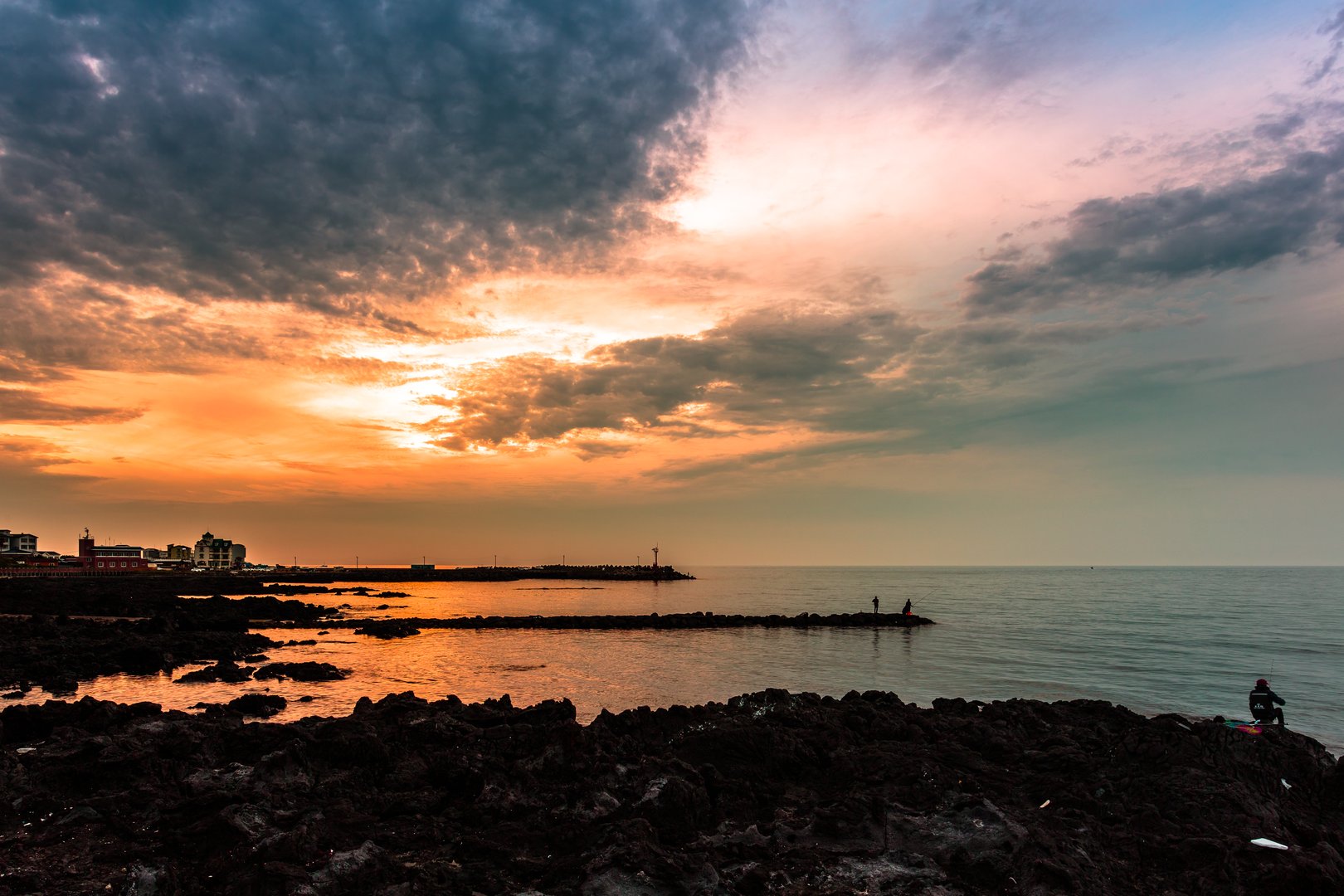 Coastal sunset in front of Jejuollero