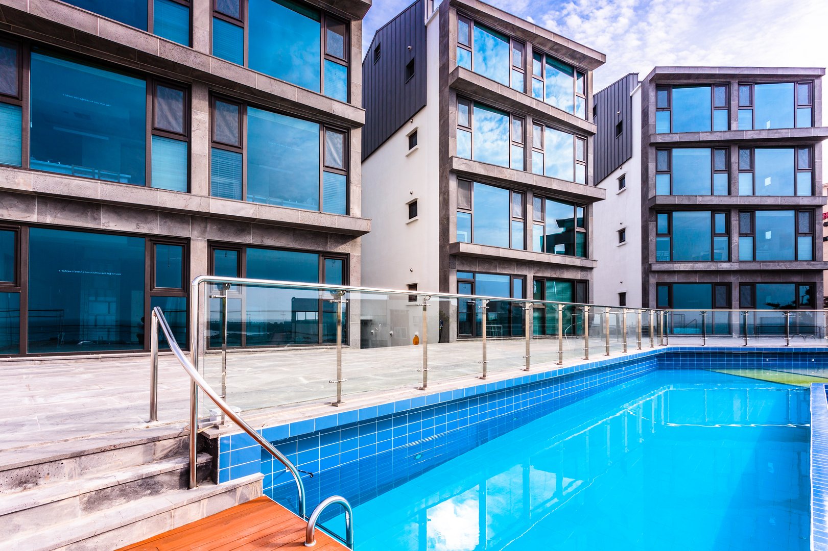 Pool daytime 2
